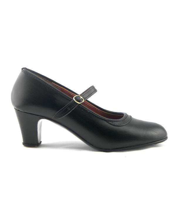 Zapato flamenca en napa con clavos en tacón y puntera