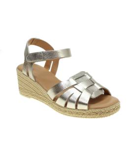 Sandalia de cuña en piel metalizada