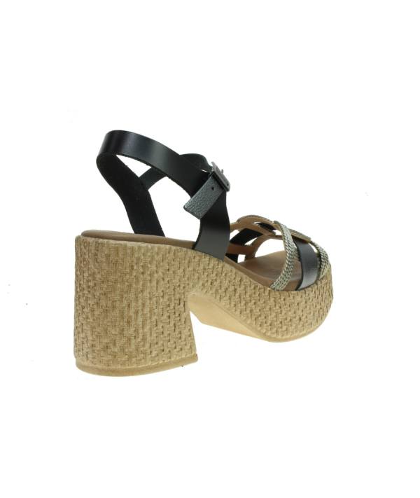 Sandalia de paltaforma con pala en piel metalizada con tiras y circulo