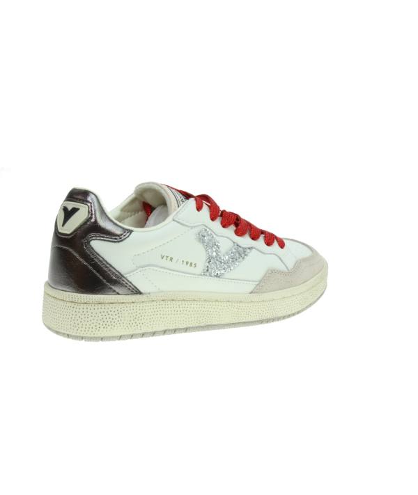 Sneakers retro con V en glitter y cordones brillo