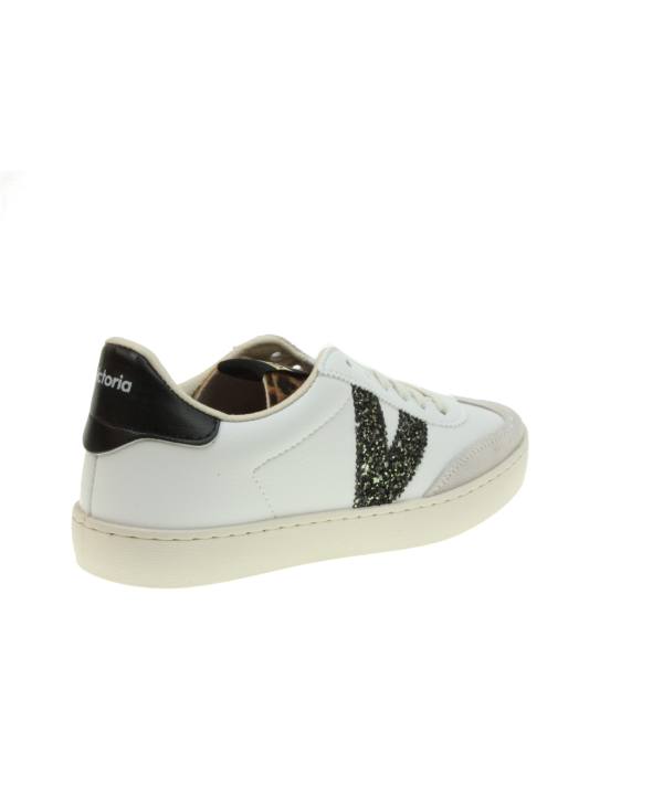 Sneakers retro con V en glitter y lengueta en animal print