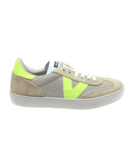 Sneaker en rejilla con V fluor